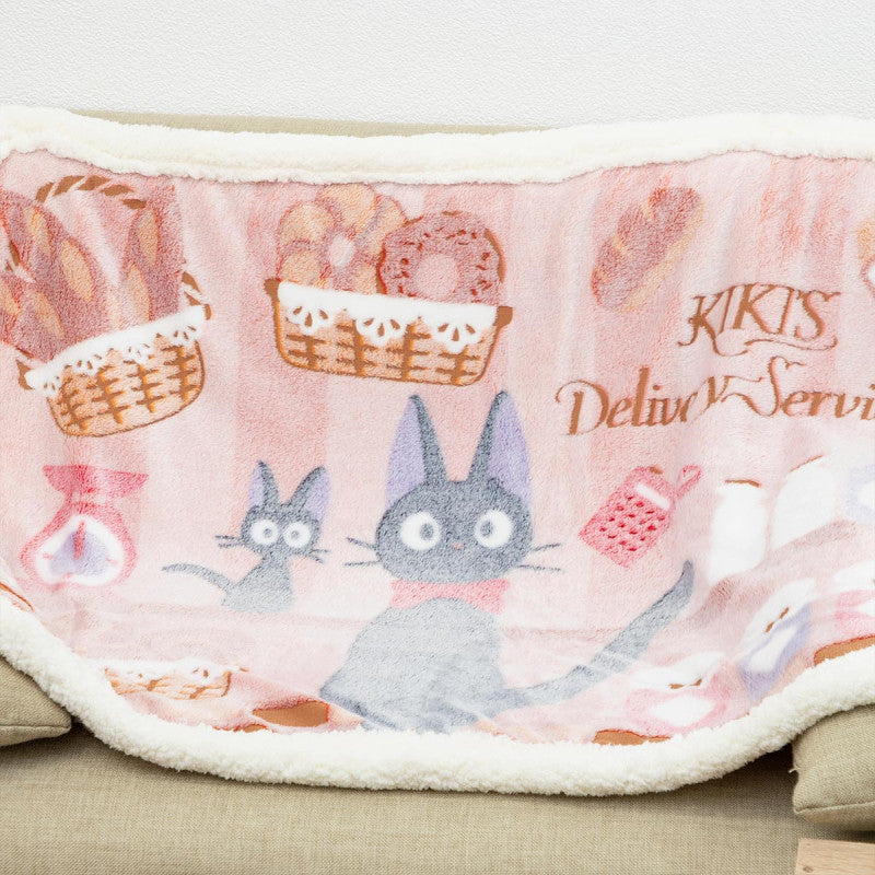 🐾 Plaid Fluffy Boulangerie de Jiji – Kiki la Petite Sorcière
